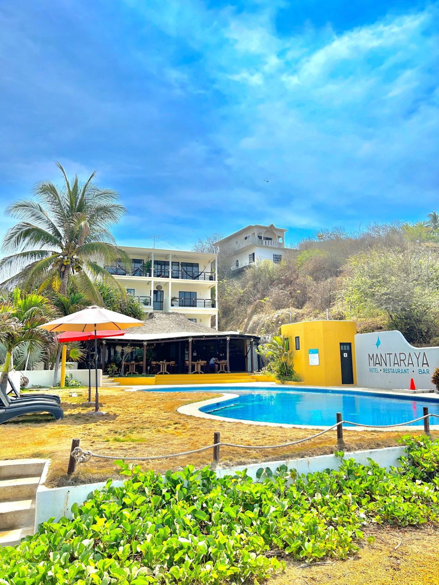 Manta Raya Hotel - Right On The Beach Cuatunalco Exterior photo